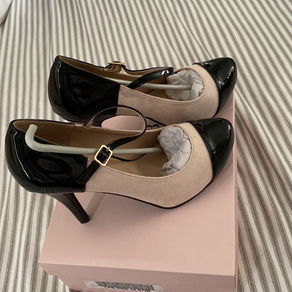 NUDE BLACK HEELS
